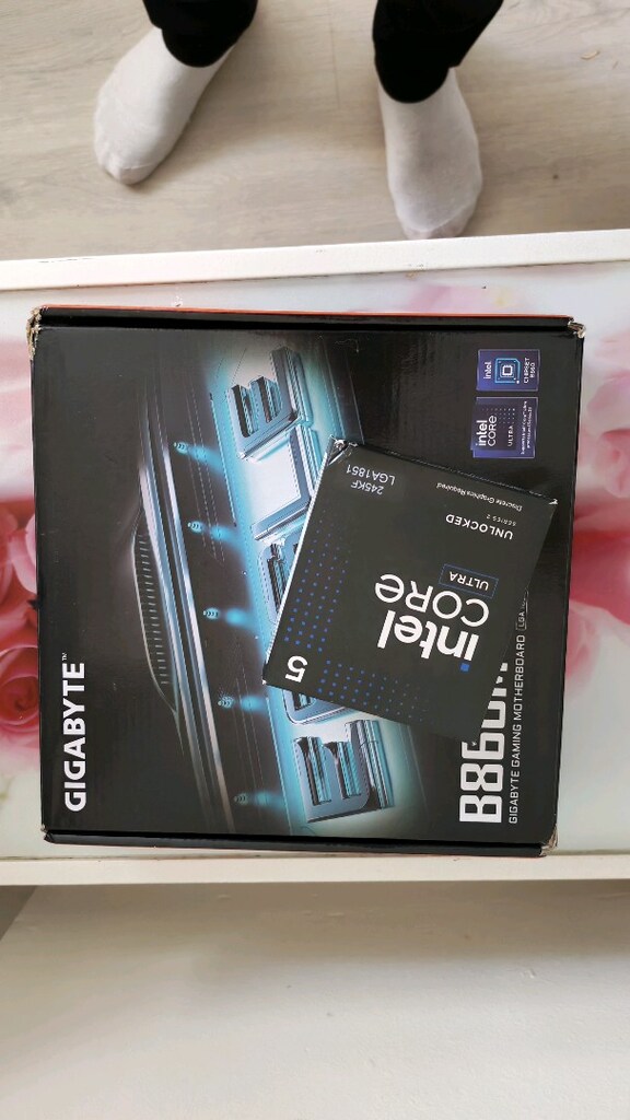 GİGABYTE B860 ANAKART - 4