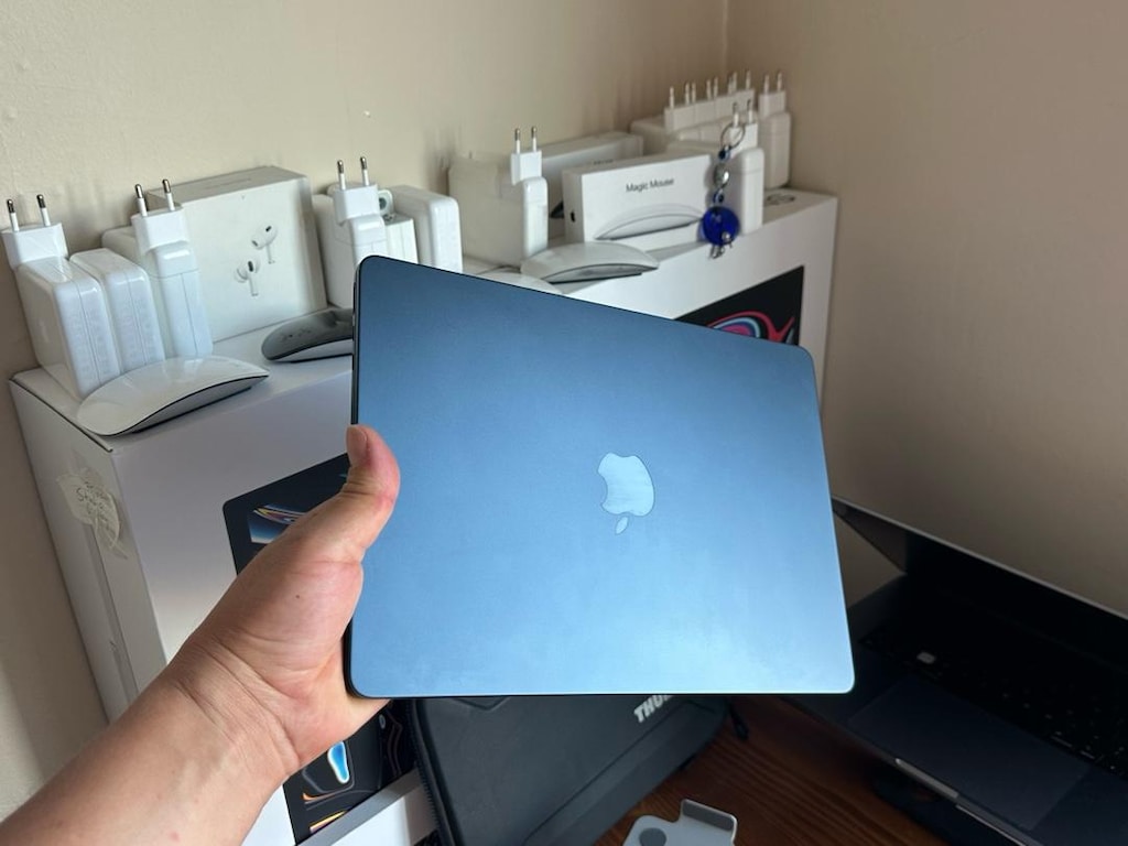 Macbook air M3 çipli 13” 512 gb ssd 8 gb ram gece yarısı pili çok iyi - 5
