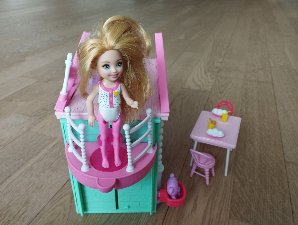 Barbie Chelsea'nin İki Katlı Evi - 3