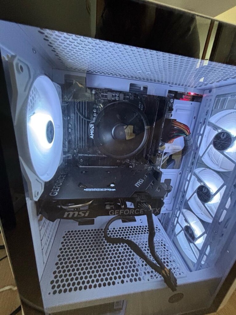 RTX 4060 + R5 5600 / 32 GB RAM / Wi-Fi Anakart / Beyaz Kasa Oyuncu PC - 3