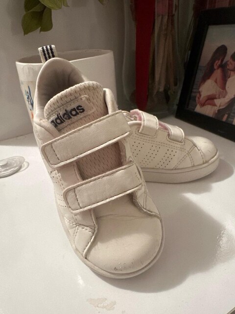 adidas 23,5 numara kedi resimli spor ayakkabı