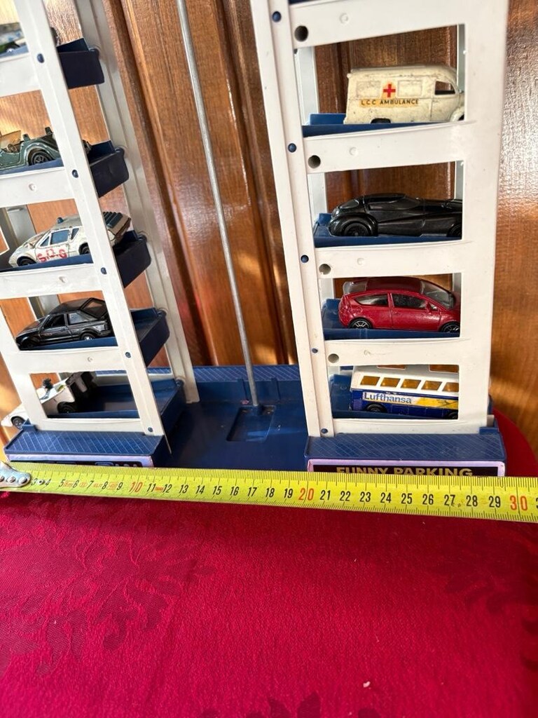 Vintage "Funny Parking" 1:64 Die-Cast Araç Sergileme Standı / Vitrini - 11