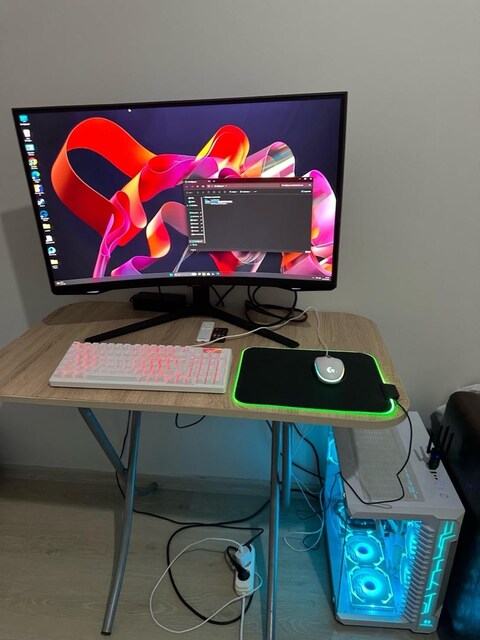 Ryzen 7 5700X | RTX 4060 8GB | 32GB RAM | 1TB SSD | Samsung Odyssey 24