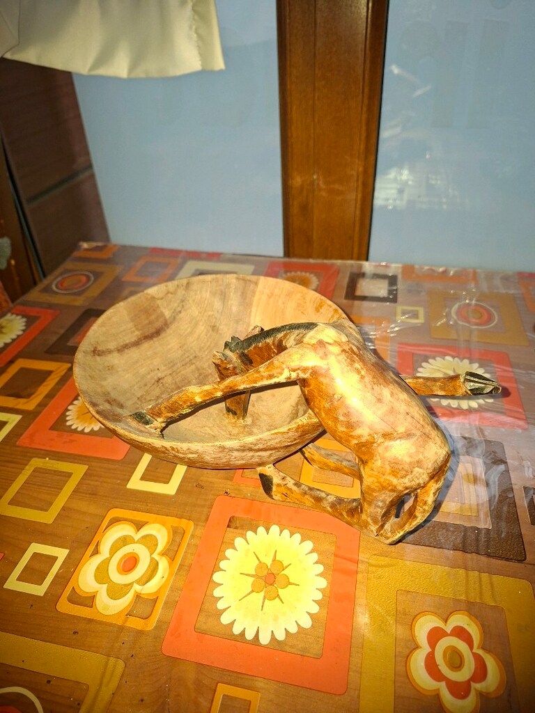 TEK PARÇADAN YONTMA SU İÇEN ZÜRAFA - 2