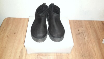 UGG Siyah Bot 37 numara