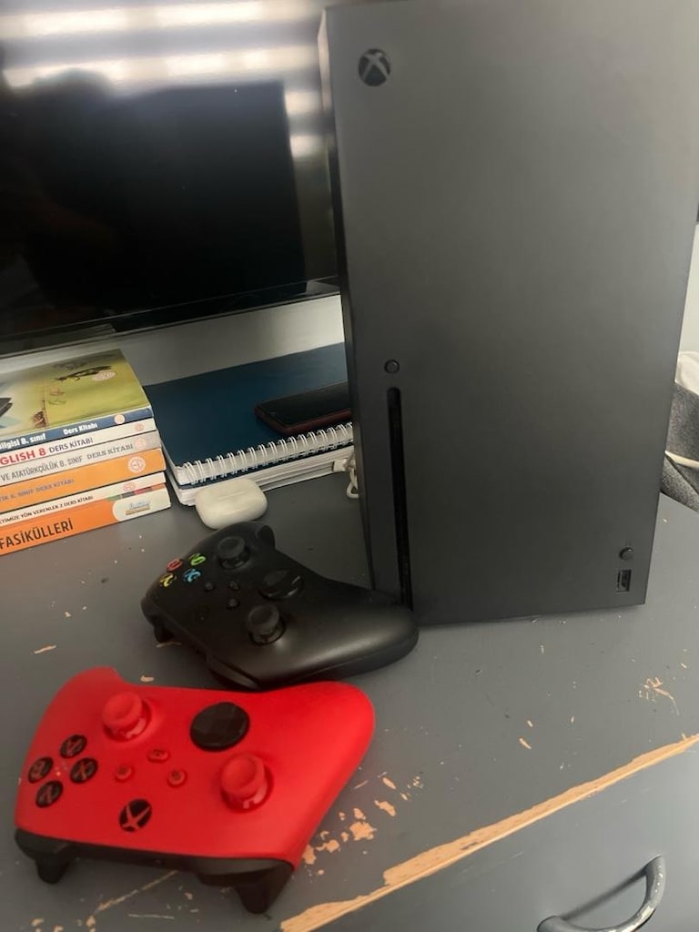XBOX X serisi 1 TB yanında 55 inç Samsung televizyon - 3