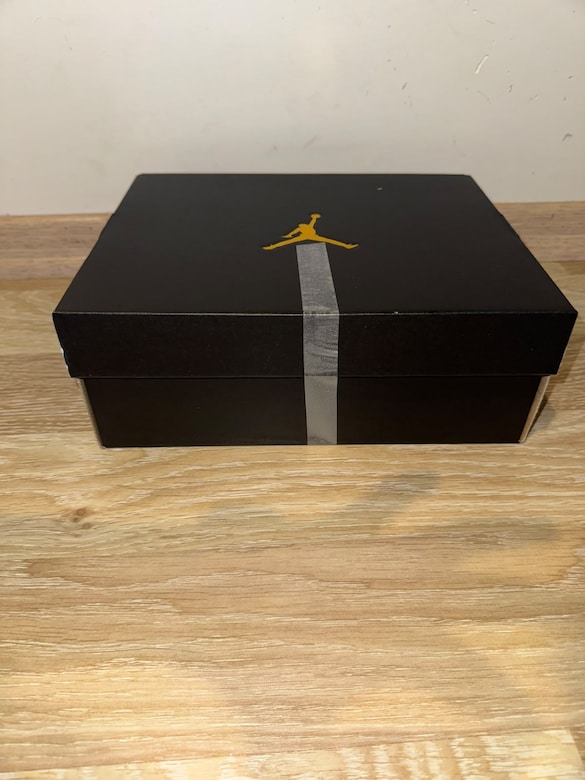 Koleksiyonluk Sıfır Nike Air Jordan 1 Mid (Siyah / Kırmızı / Beyaz) — görsel 6/8
