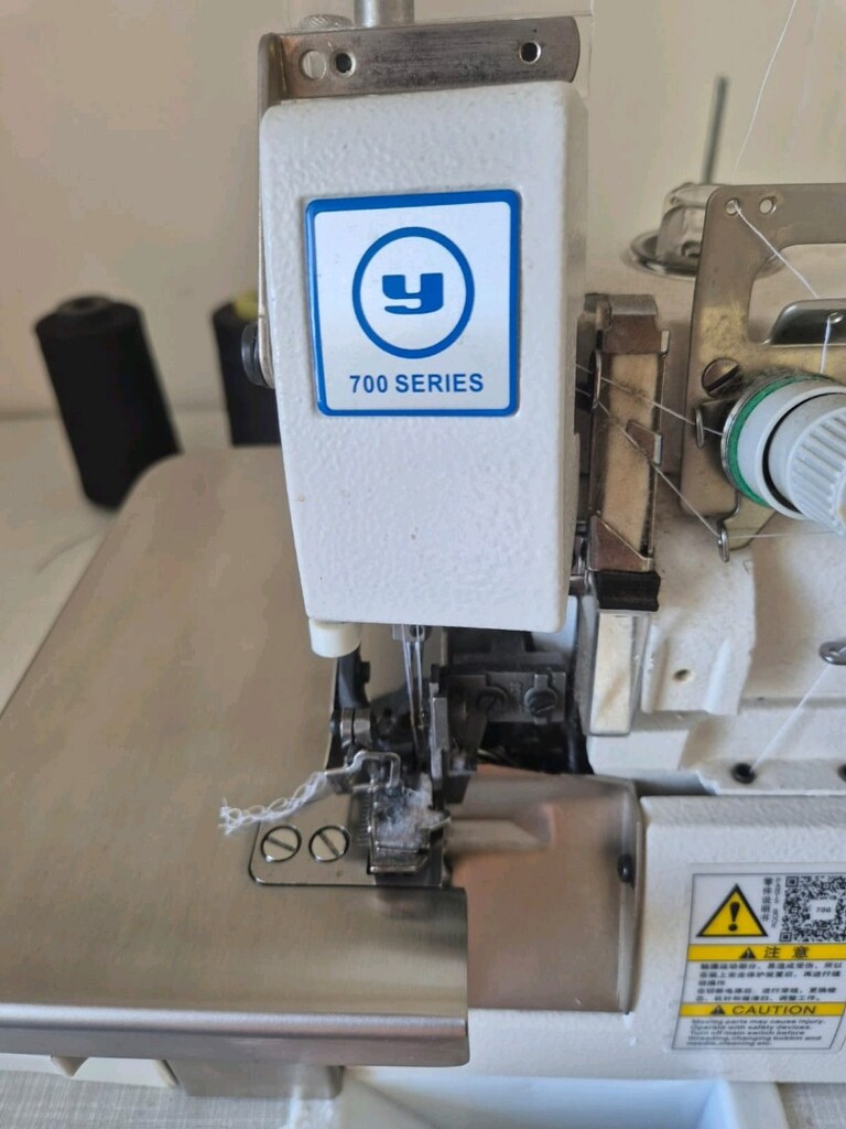 Yuki 700 Overlok Makinesi - 2