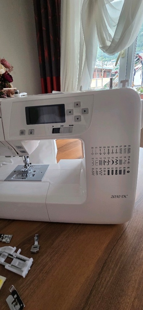 Janome 2030DC dijital dikiş makinesi ve parçaları. - 4