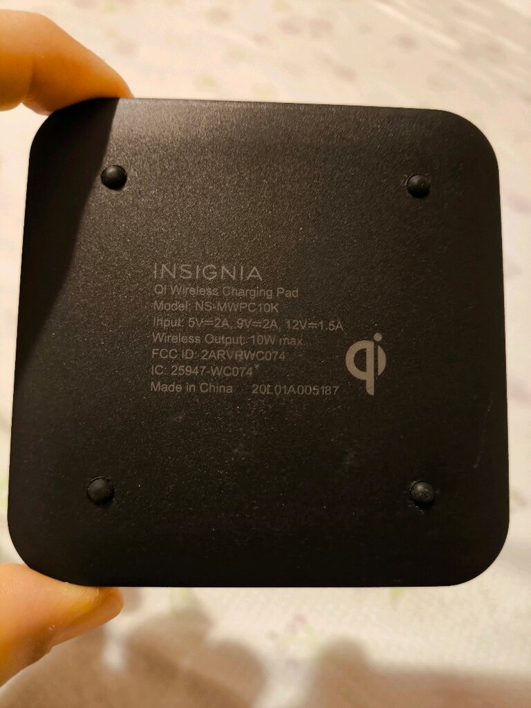 Insignia NS-MWPC10K kablosuz şarj istasyonu - 2