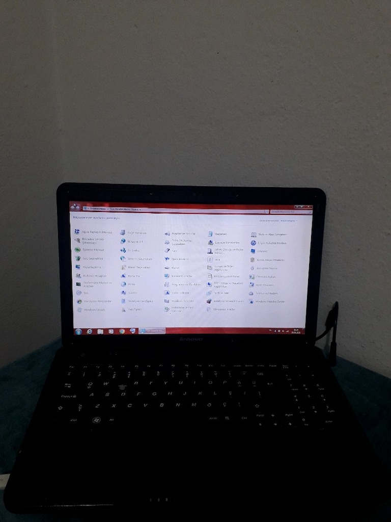 LENOVO G550 2.20 GHZ CIFT CEKIRDEK 4GB RAM BAZI TUSLARI SORUNLU 15.6 - 2