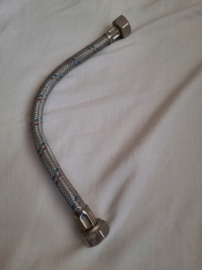 TESLİM: AKÇAY SIFIR GİBİ, 30 CM. FLEX 1/2 ÇELİK ÖRGÜLÜ HORTUM 2 ADET. - 2