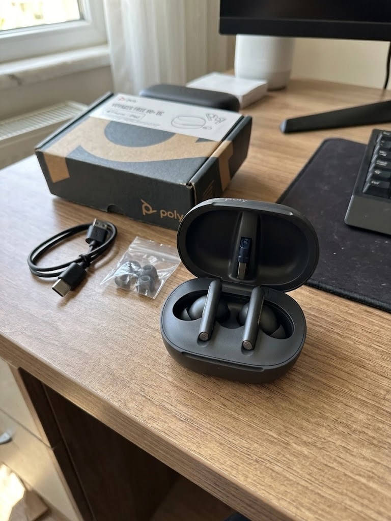 Poly Voyager Free 60+ UC - Dokunmatik Ekranlı Bluetooth Kulaklık - 2