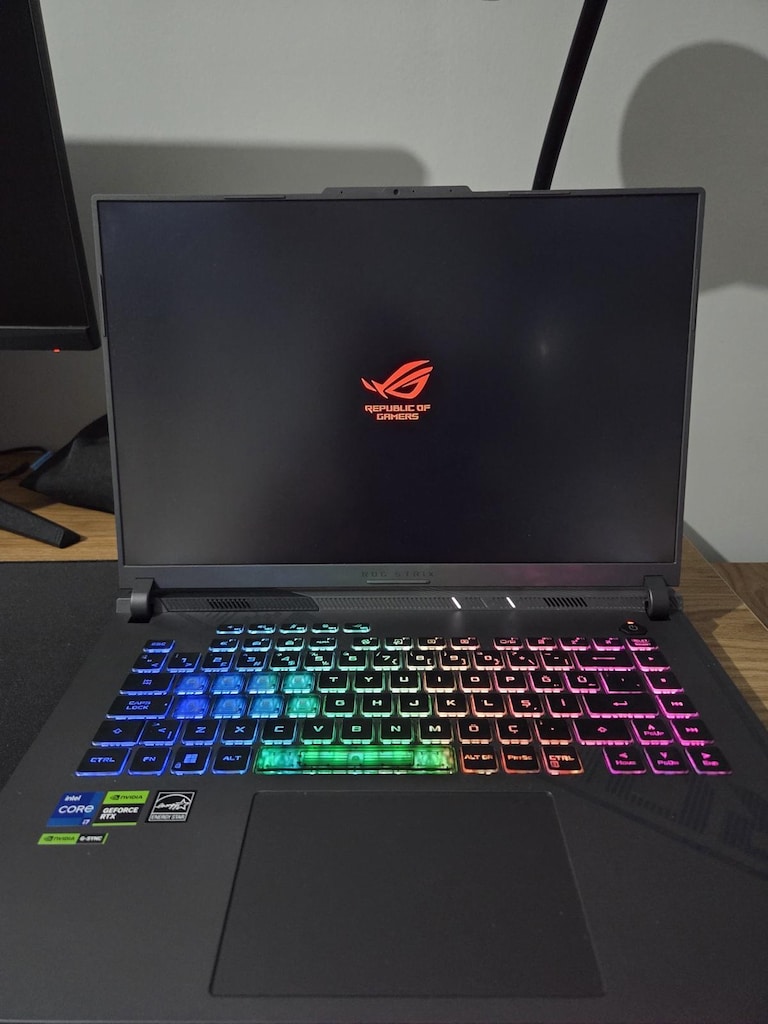 Oyuncu Seti: Asus ROG Strix G16 RTX 4050 + Klavye Kulaklık Mouse - 4