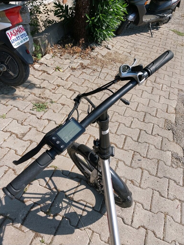 RKS markasının BN5 Pro model elektrikli ve katlanabilir bisikletidir. - 2