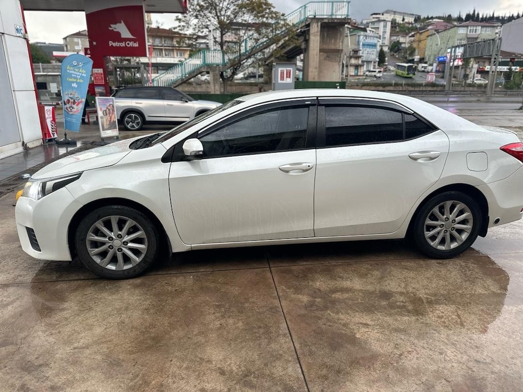 2014 Toyota corolla - 7