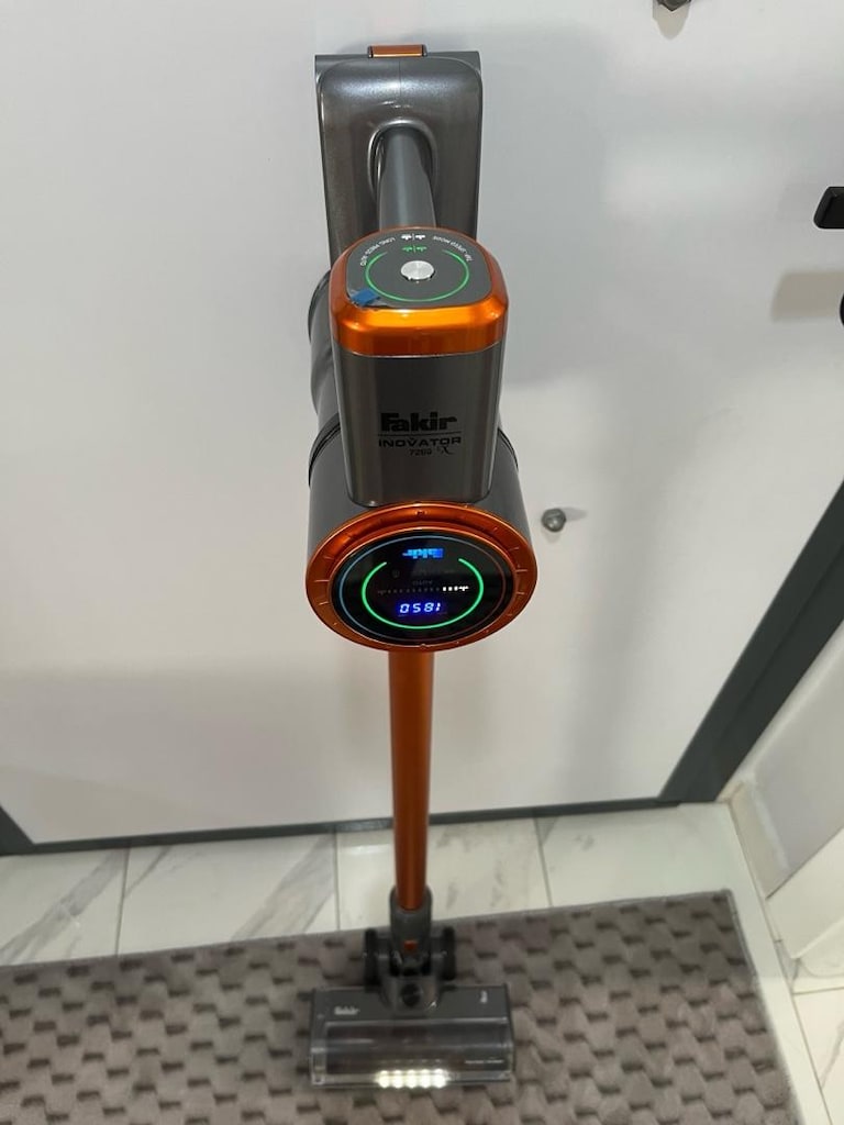FAKİR İNOVATOR x 7272 ŞARJLI DİKEY SÜPÜRGE-Temiz ve sorunsuz - 7