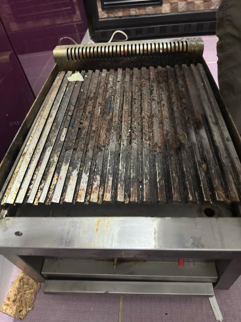 Tost ve ızgara kullanılır durumda temizlenmesi lazım. - 4