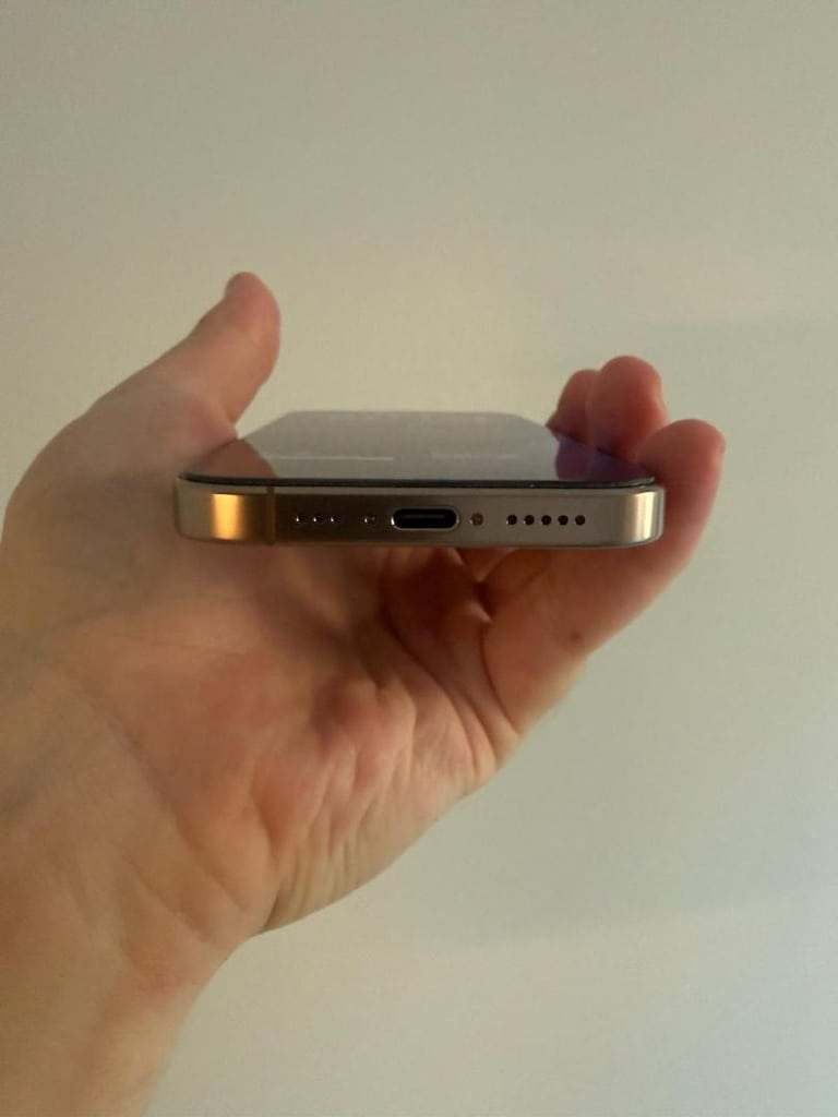 iPhone 16 Pro - 4