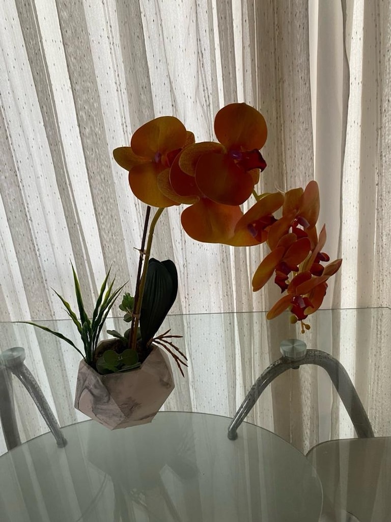 2 adet tablo, 2 adet saksı/vazo çiçek ve lambader - 6