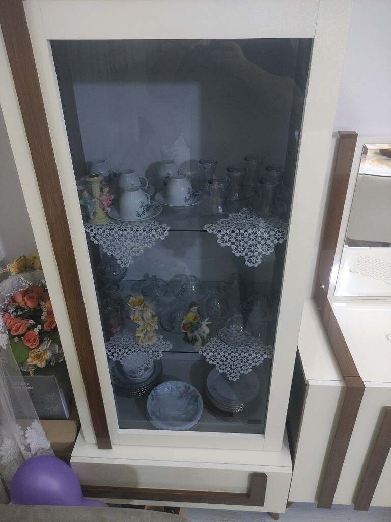 2 adet Gümüşlük vitrin ve 1 adet aynalı konsol. - 4