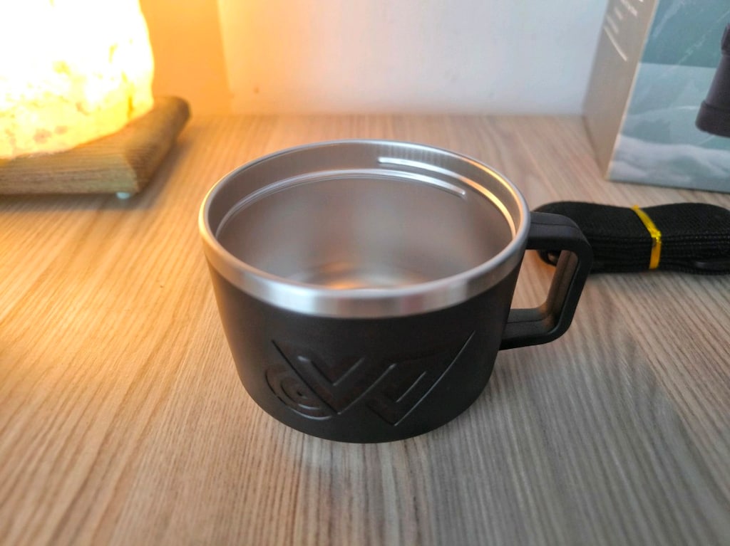 Sıfır - Kapalı Kutu - 2.5 Lt Siyah Bardaklı Termos - 6