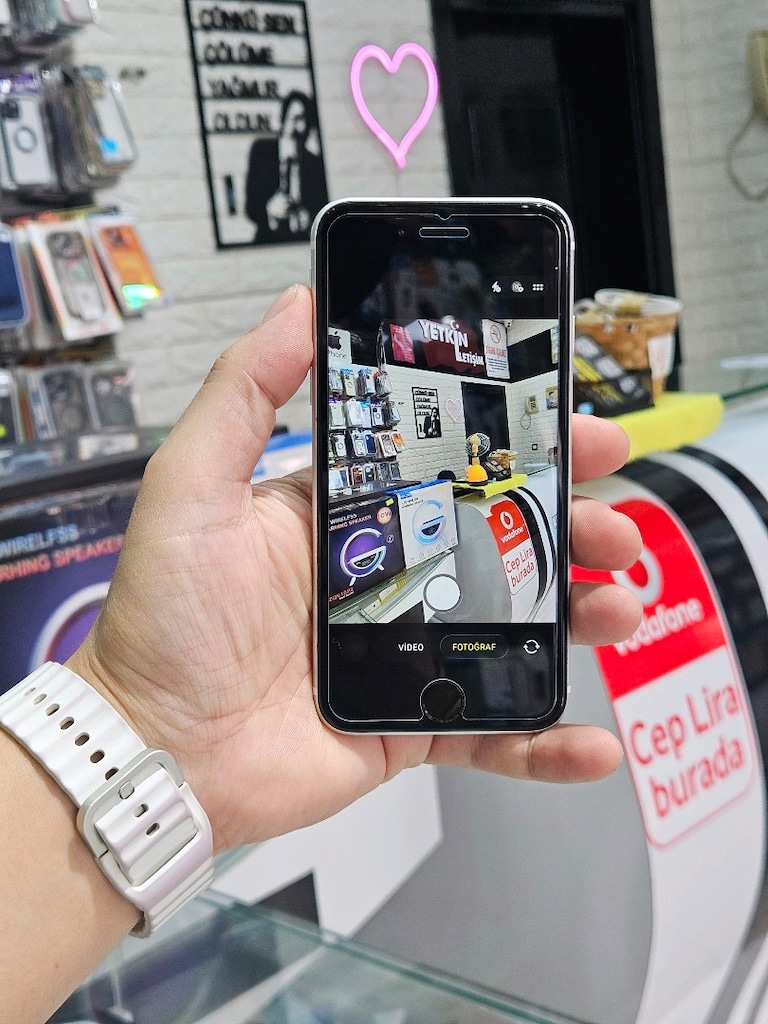 iPhone SE 2 Beyaz - 2