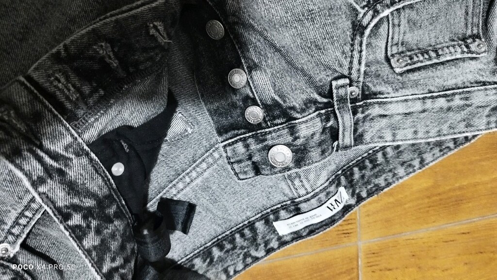 #Zara şık jeans pantolon..Mağazasında çok pahalıdır.Eni çekilince 41 - 4