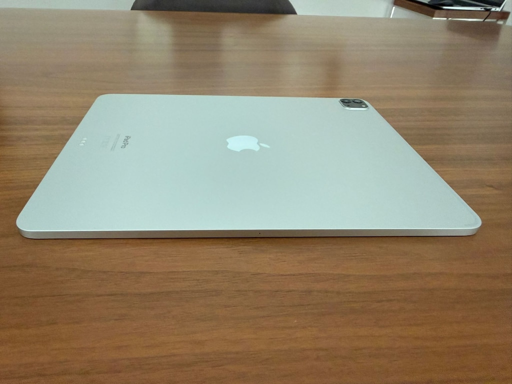 iPad Pro 6 - 12.9 inc - 512GB - Apple Pencil - Apple Smart Folio - 6