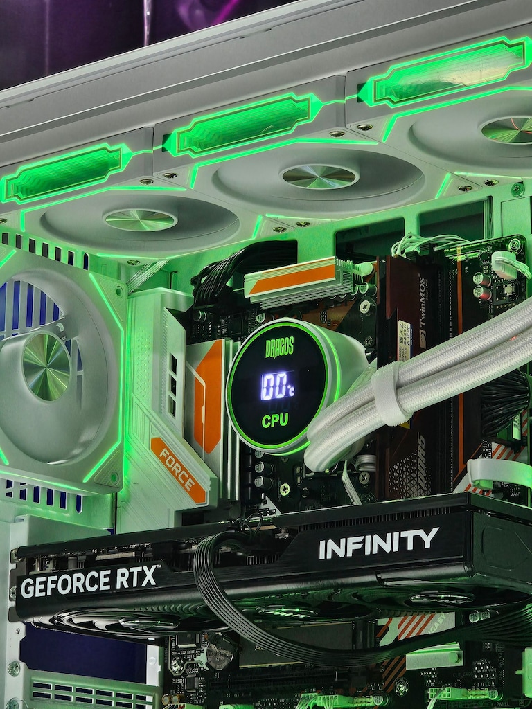 Ryzen 7 7800X3D - RTX 5070 12GB - 32GB RAM - 2TB M.2 SSD - 5