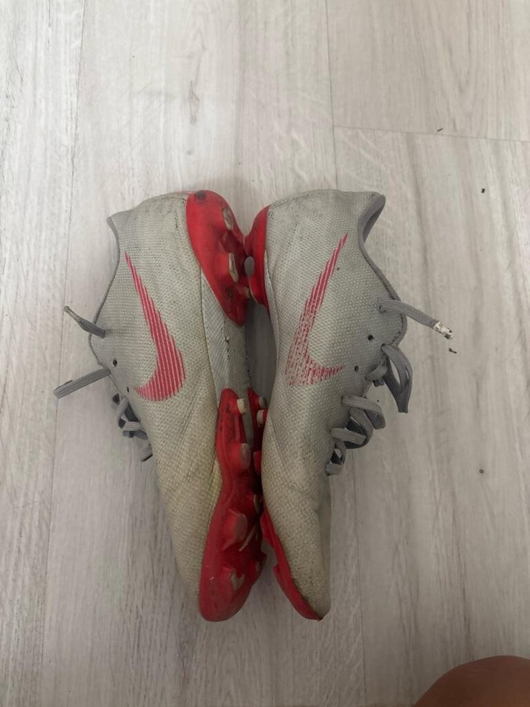 Nike krampondur 37 numara - 2