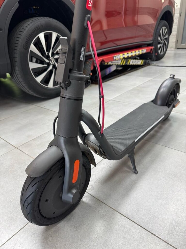 NAVEE V25i Pro 600 W 25 km Menzil Elektrikli Scooter Siyah - 3