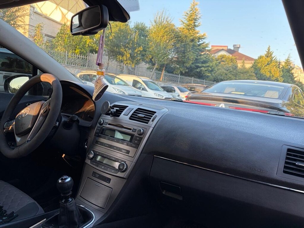 Avensis 1.6 full+full - 7