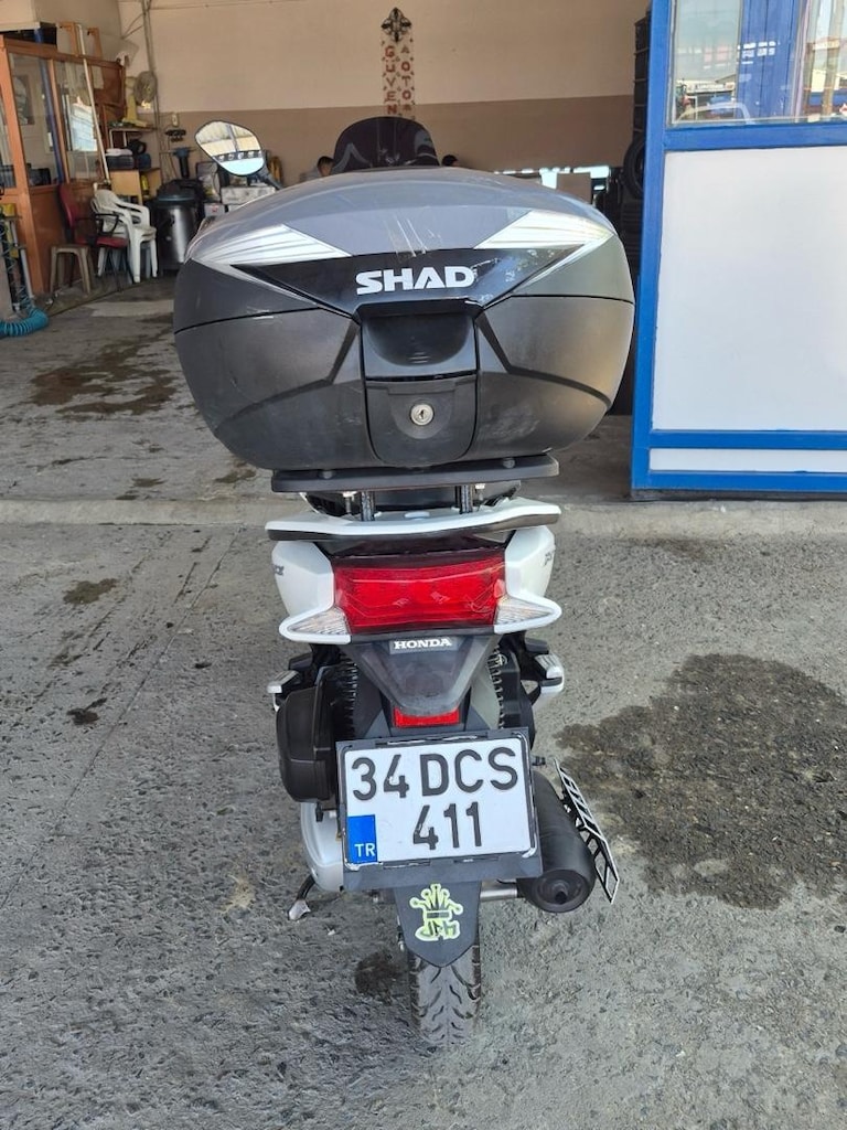 125 cc Pcx bakımlı lastikler sıfır şad marka çanta. 9 bin tl sadece