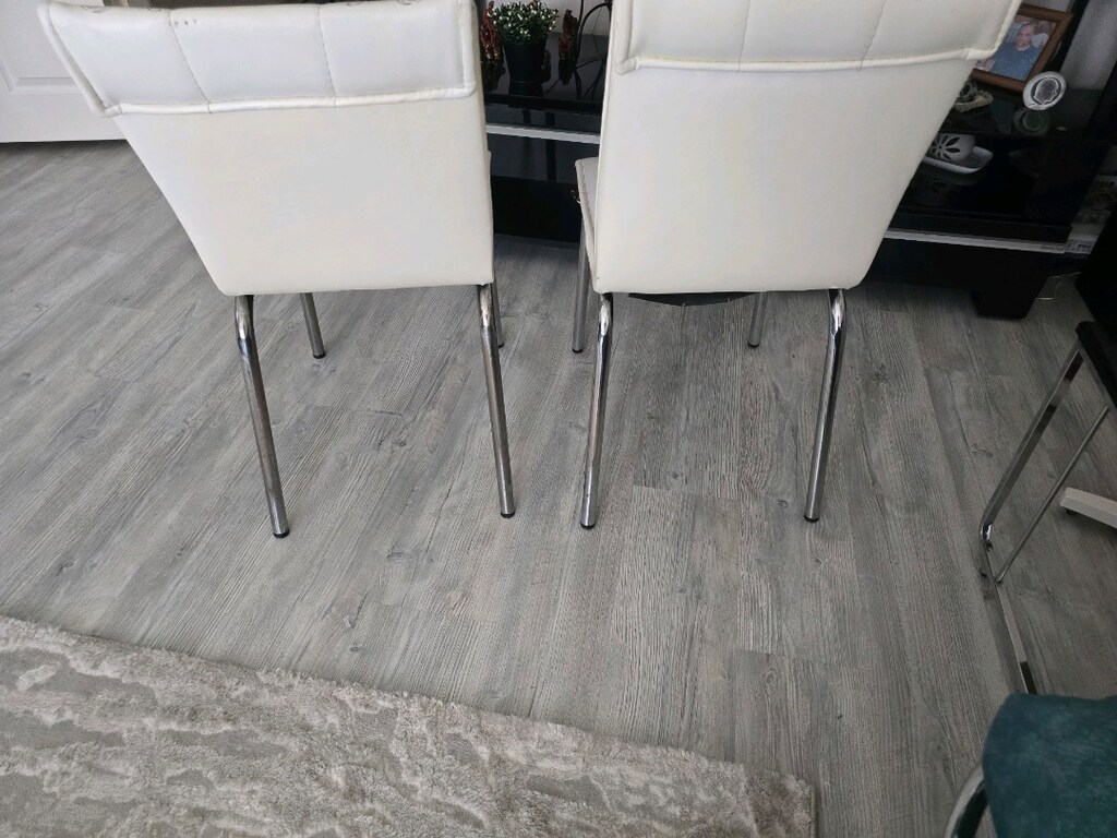 doğtaş çiçek desenli çok temiz 2 adet deri sandalye. - 7
