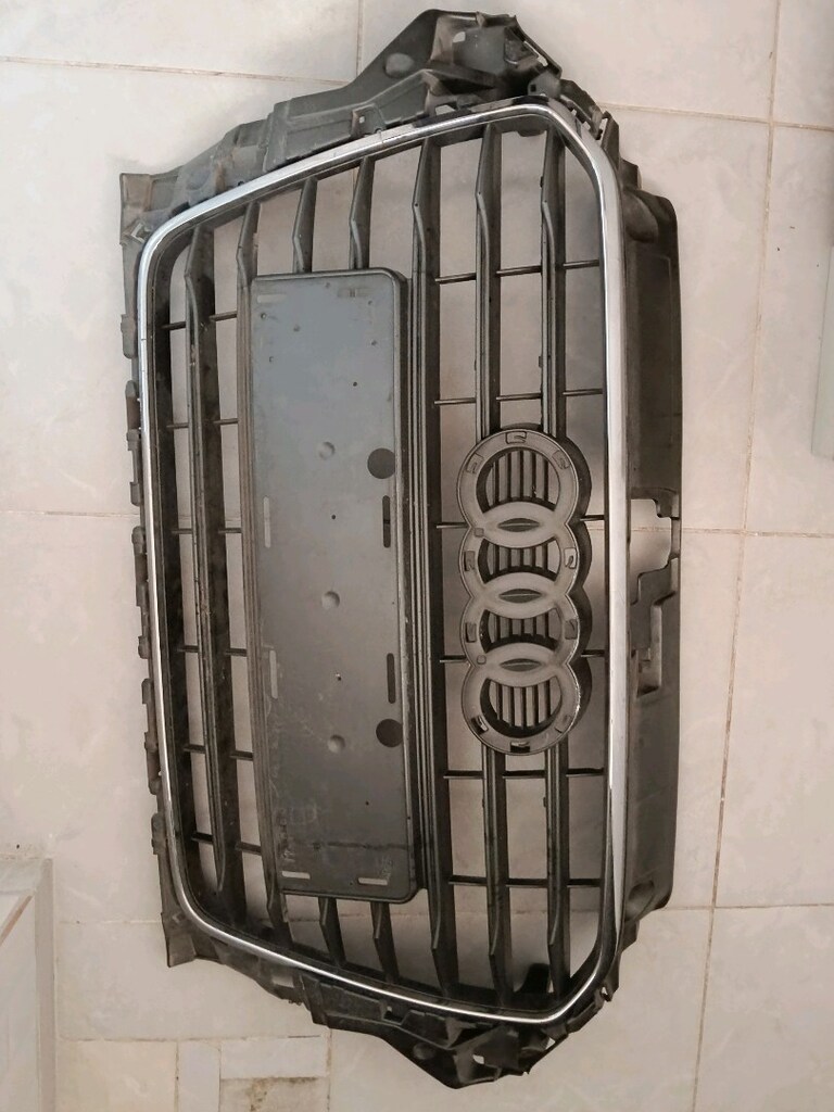 Audi A3 ön tampon panjuru - 2