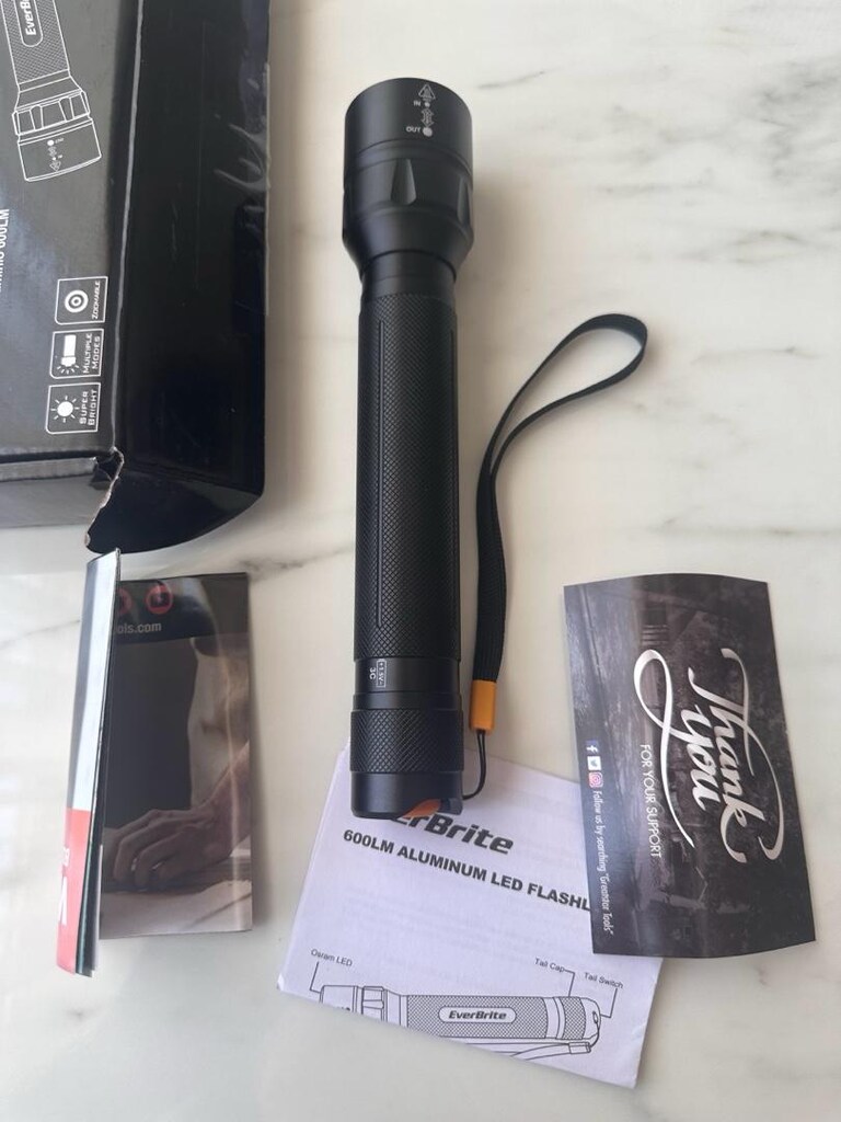 EverBrite LED Yakınlaştırılabilir, Torch Süper Hafif 600 Lümen, 4 Modl - 4