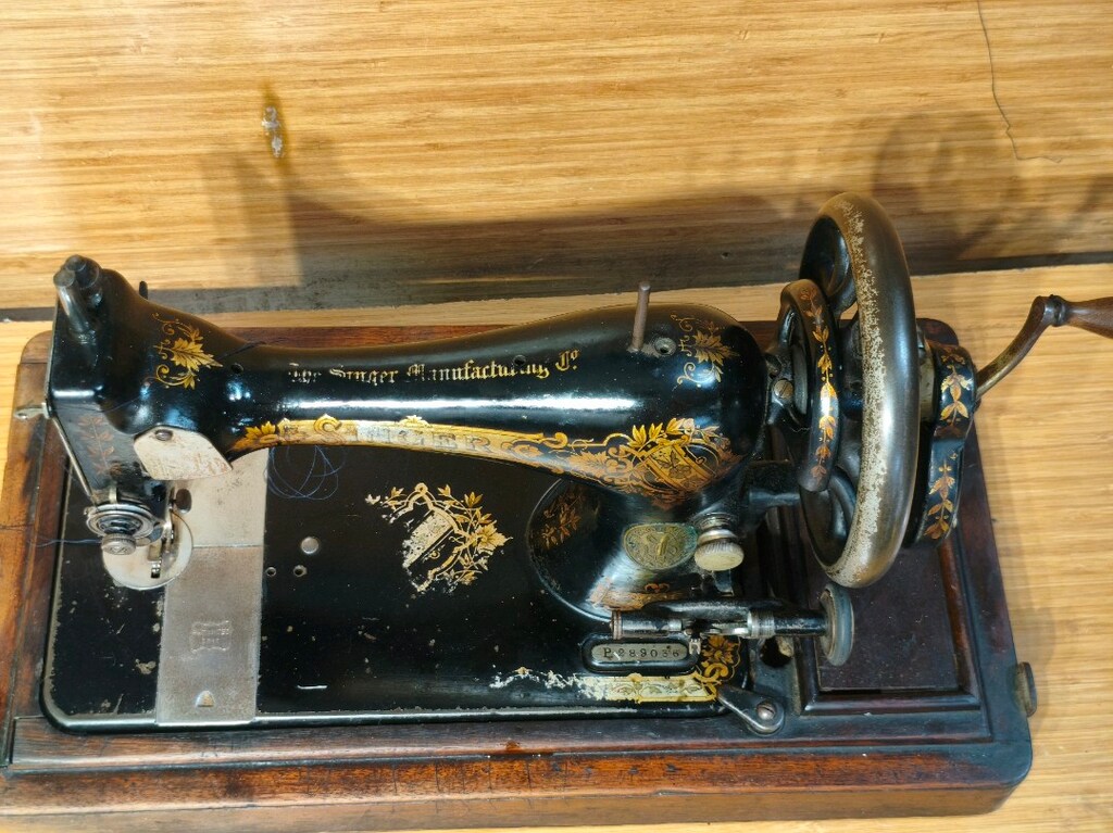 1900 yılı yapımı antika Singer dikiş makinesi - 3