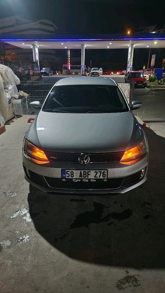 Volkswagen Jetta GLI - 12
