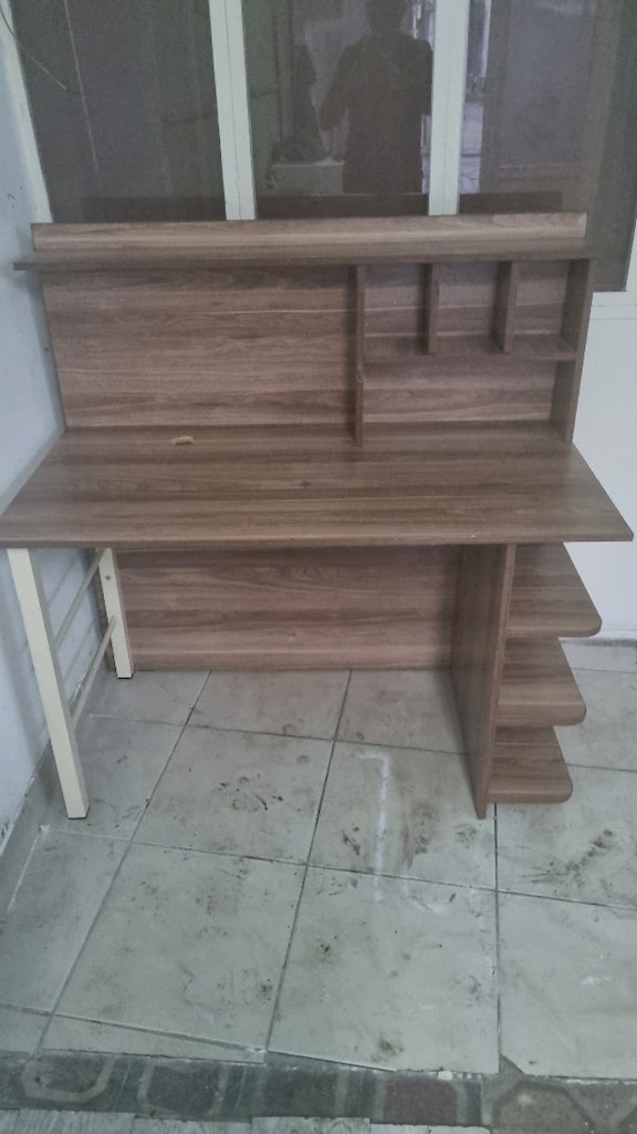 CALISMA MASASI COK TEMİZ - 2