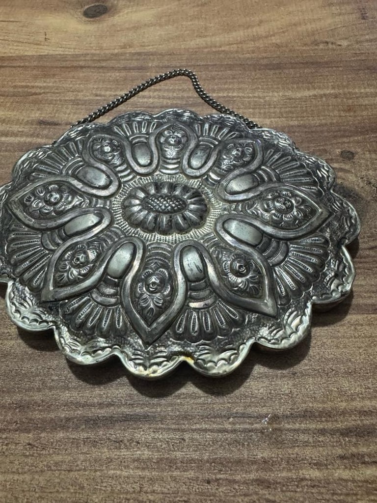 Eski Alman Gümüşü (Alpaka) Kabartma Duvar Aynası - 3
