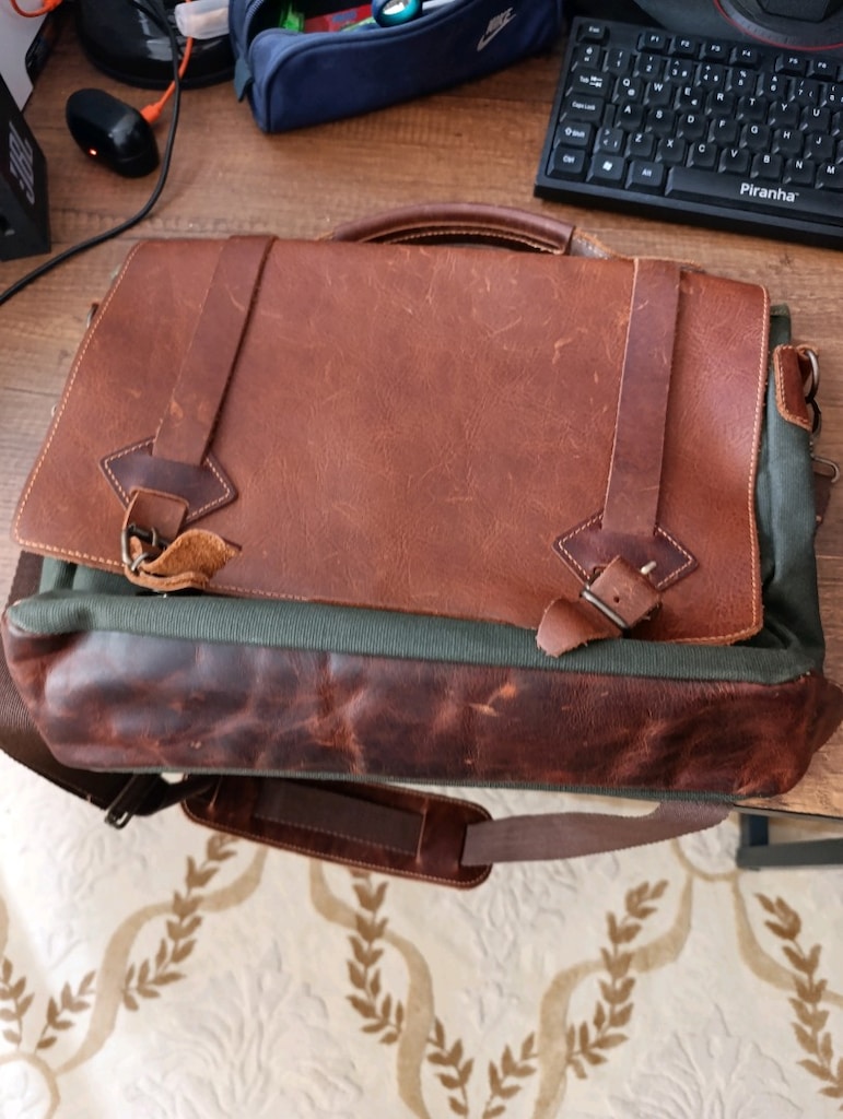 laptop ve evrak çantası - 4