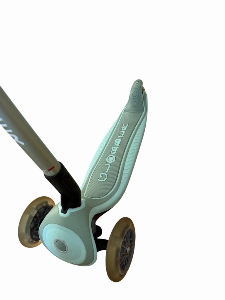 Globber Elite Deluxe 3 ışıklı yeşil scooter - 2