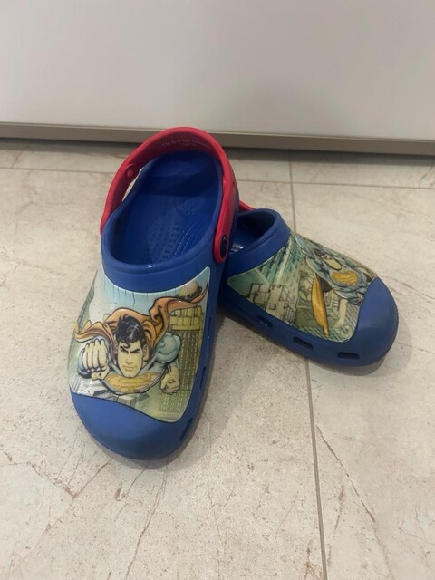 CROCS ERKEK ÇOCUK TERLİK 33-34 Numara LİSANSLI SUPERMAN