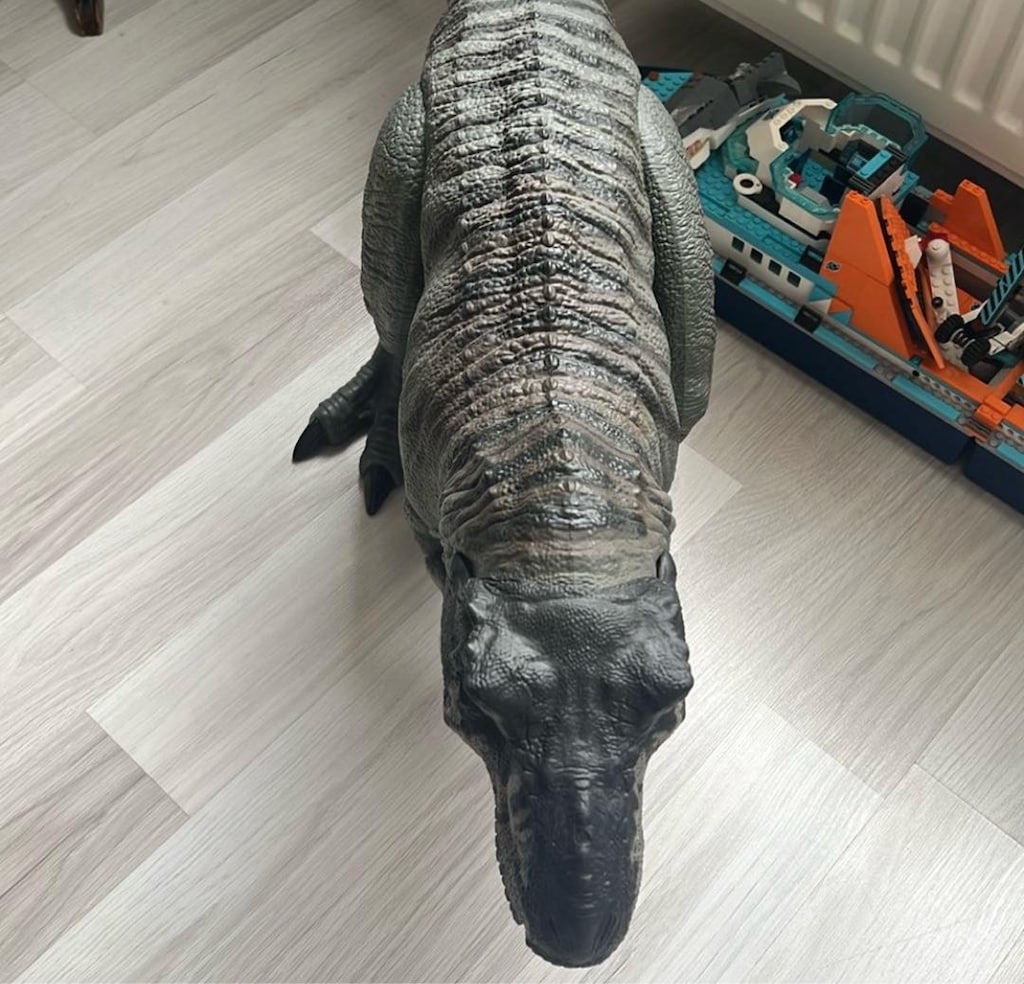 Jurassic World Devasa Tyrannosaurus Rex - 4