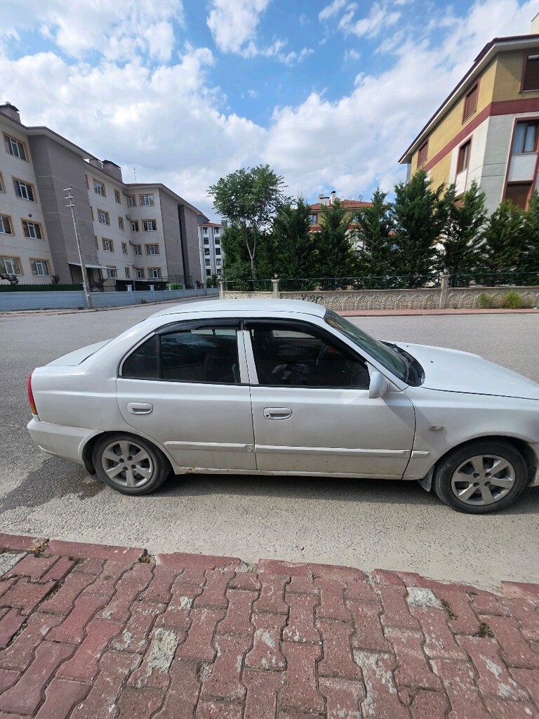 Hyundai Accent Admira - 2