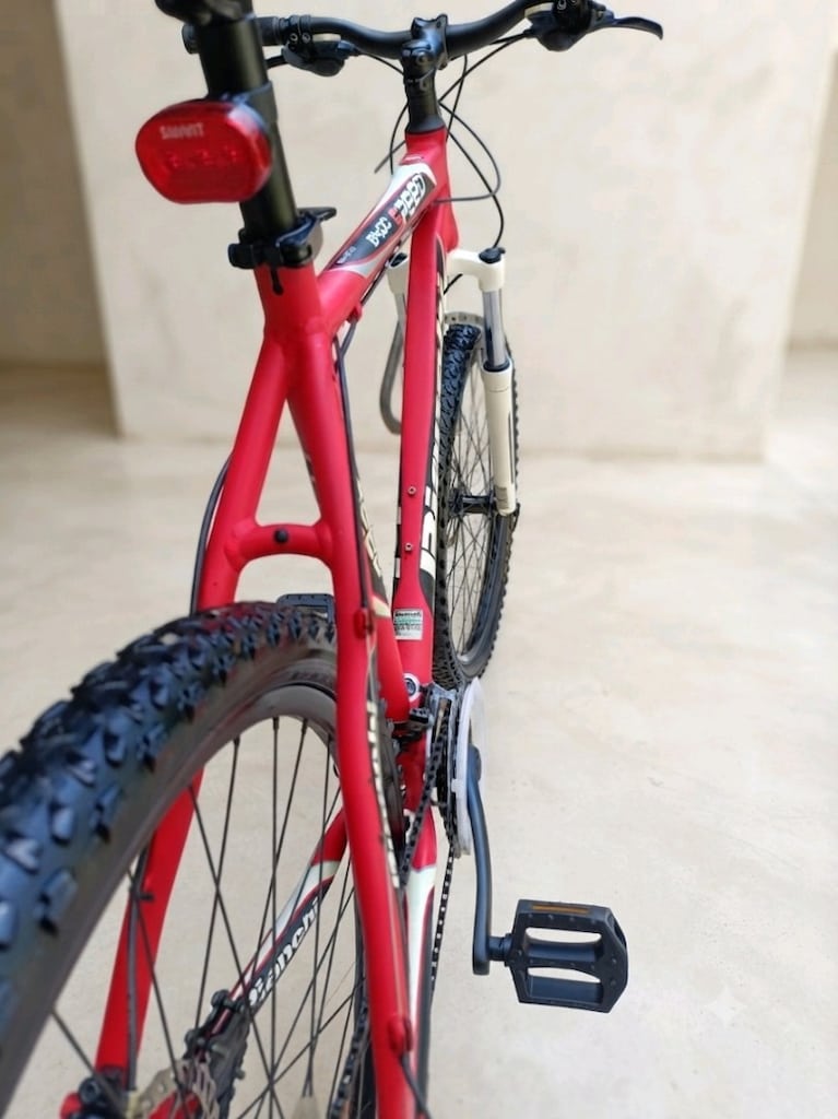 Teker 26. Alüminyum. Shimano Altus 21 hız. Kilitli maşa. Hidrolik. - 6