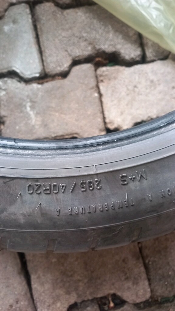 good year marka 265/40R20 - 2