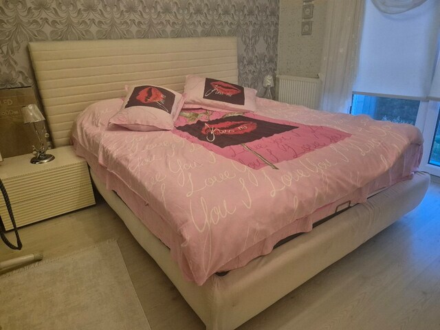 Classi Bazalı yatak odası takımı , 1 adet Salon 3 lü koltuk , 1 kütüph