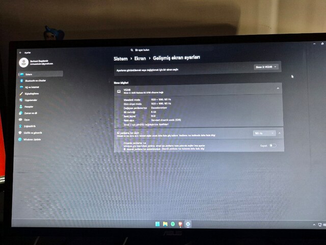 AOC 24" 165Hz Oyuncu Monitörü – Çalışıyor, Ekranda İnce Çizgi Mevcut